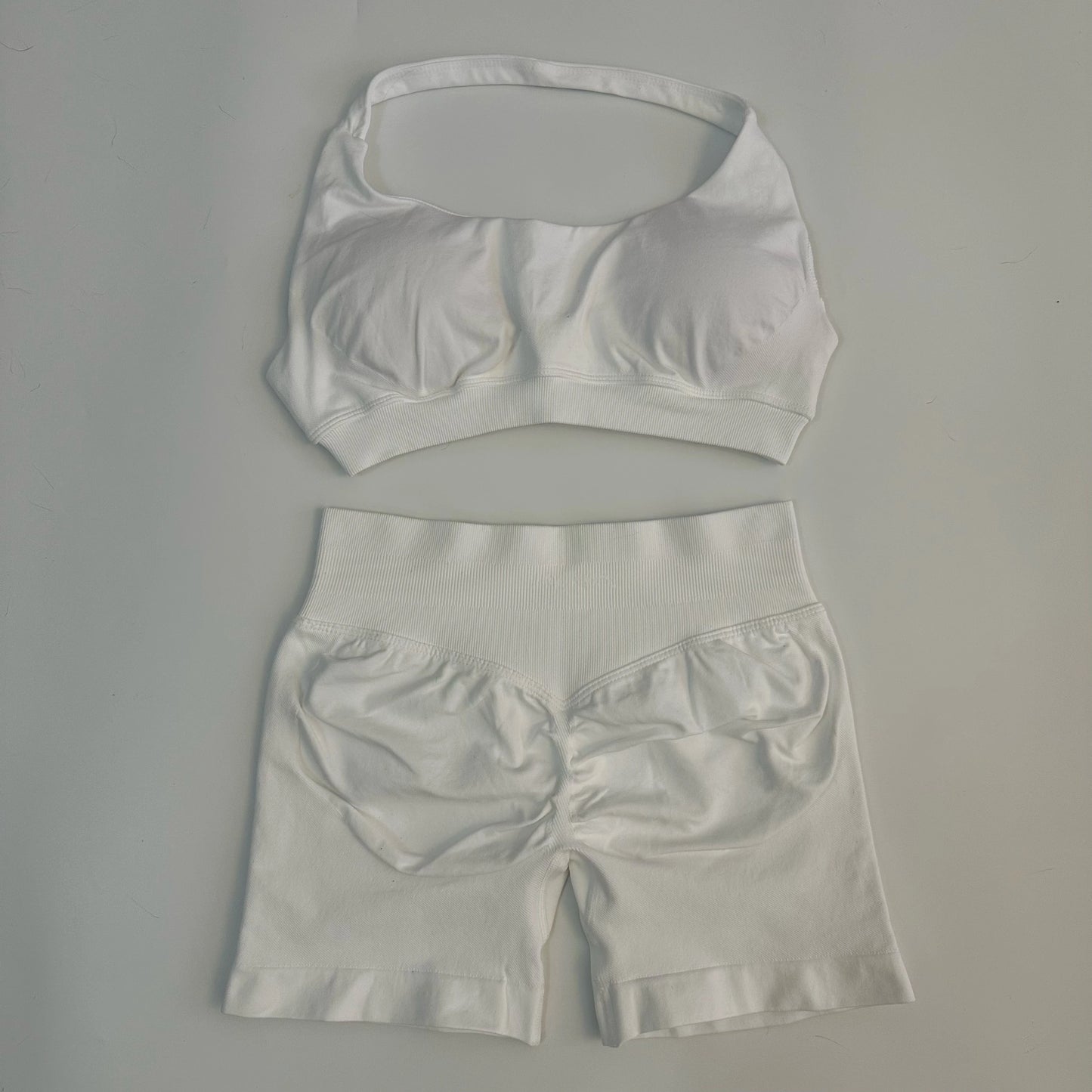 Seamless Yoga Shorts Set - Stylish Halter Sports Bra & Scrunch Shorts for Ultimate Workout Comfort