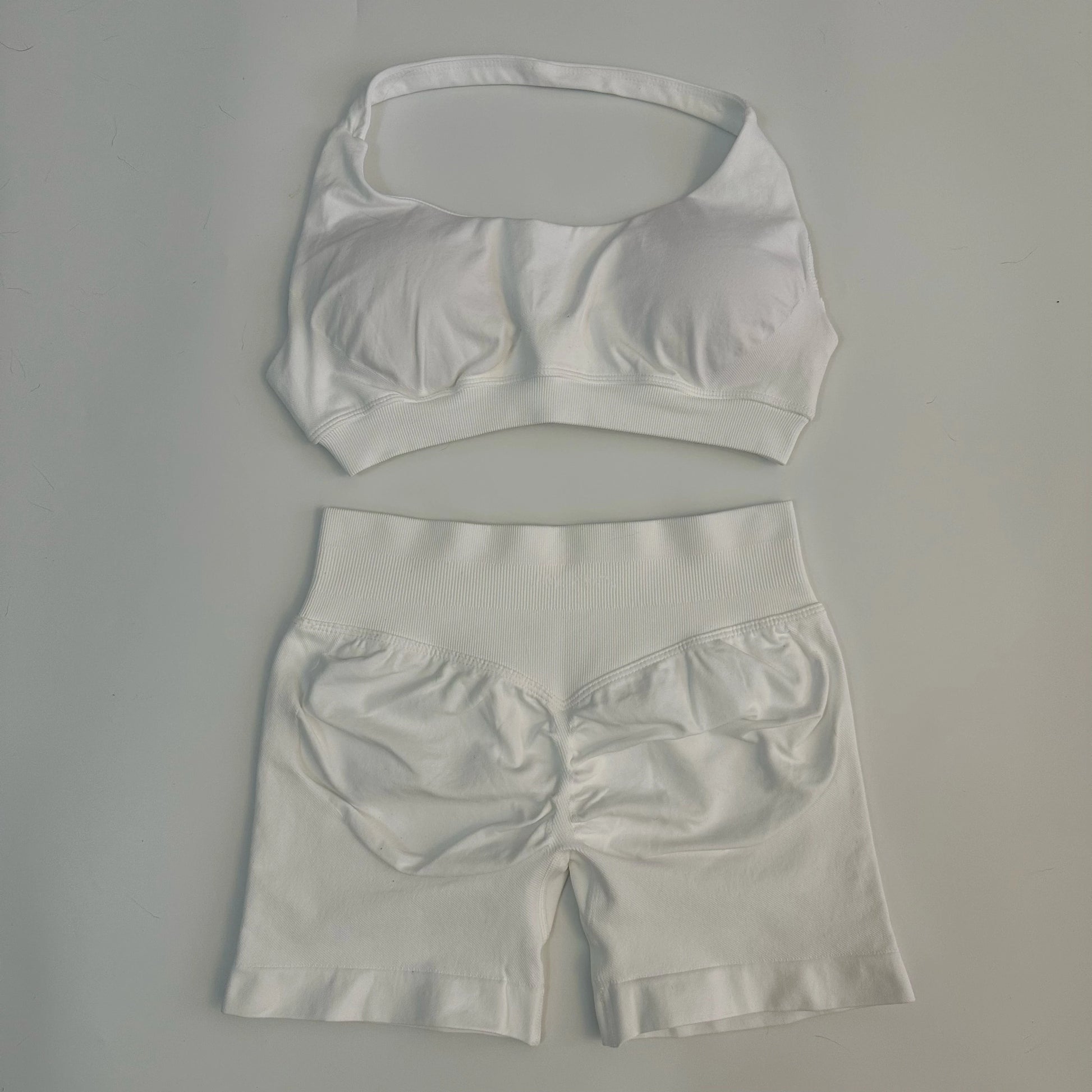 Seamless Yoga Shorts Set - Stylish Halter Sports Bra & Scrunch Shorts for Ultimate Workout Comfort