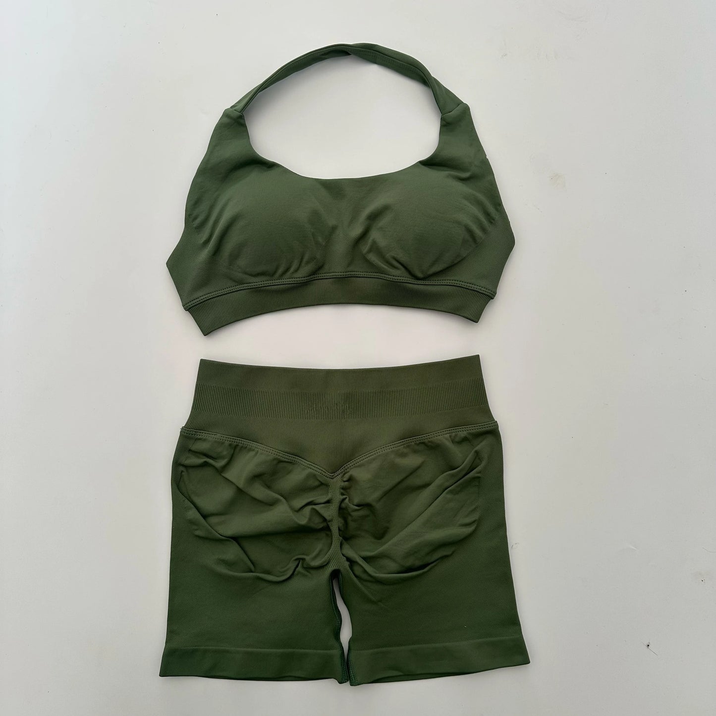 Seamless Yoga Shorts Set - Stylish Halter Sports Bra & Scrunch Shorts for Ultimate Workout Comfort