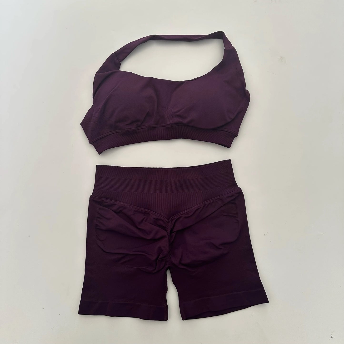 Seamless Yoga Shorts Set - Stylish Halter Sports Bra & Scrunch Shorts for Ultimate Workout Comfort
